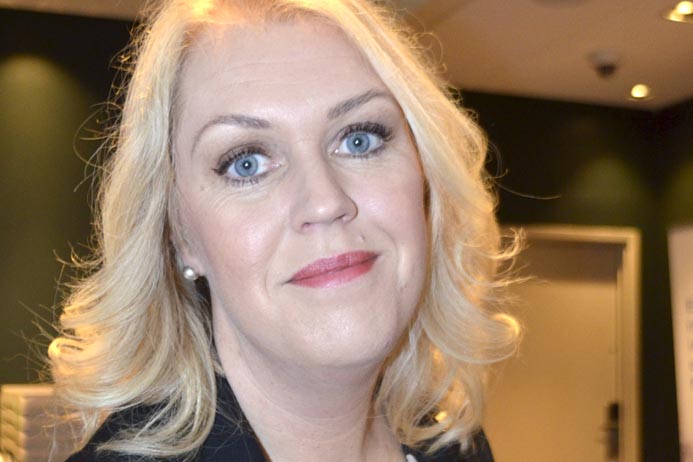 Lena Hallengren nöjd att pensionärsskatten ska bort - Här&Nu